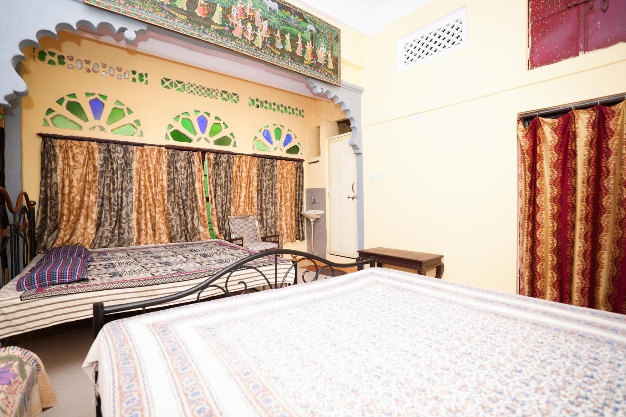 Nukkad Guest House Udaipur Exterior photo